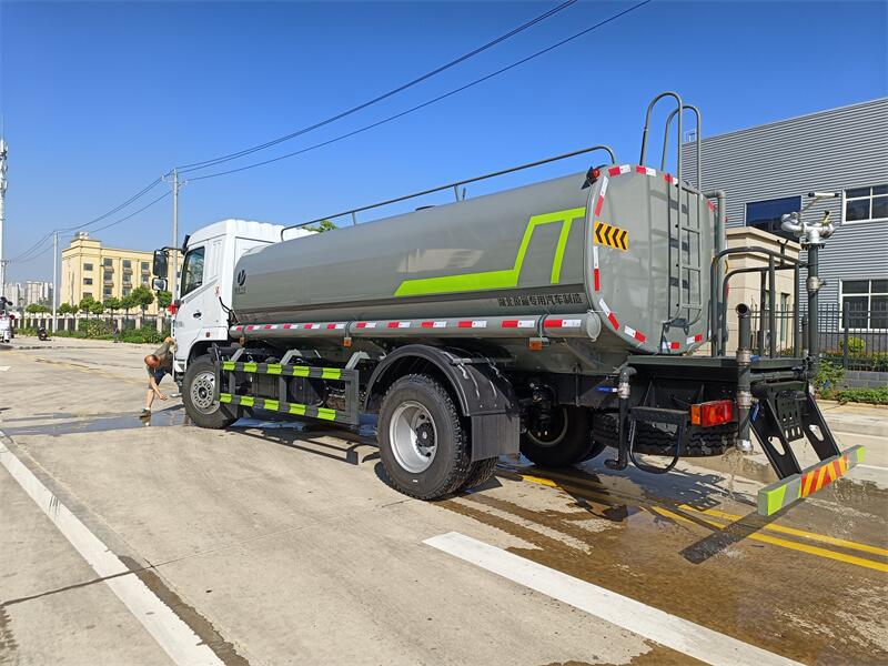 東風(fēng)華神 15方灑水車(chē)
